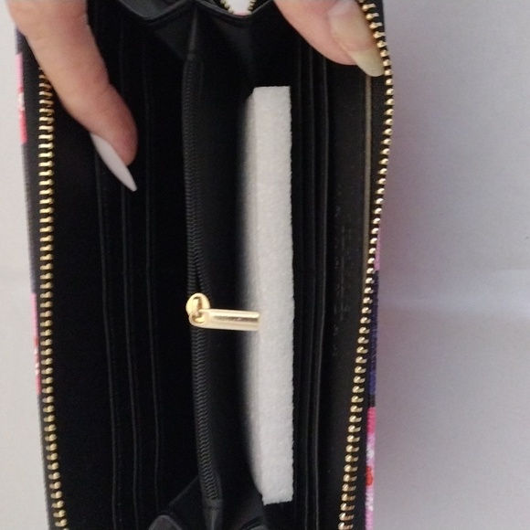 NWT Trina Turk Pink/Black Floral Wallet - Picture 5 of 7